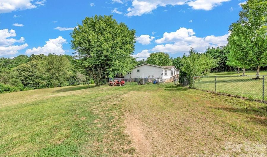 147 High Valley Estates Dr, Alexander, NC 28701 - 3 Beds, 2 Bath