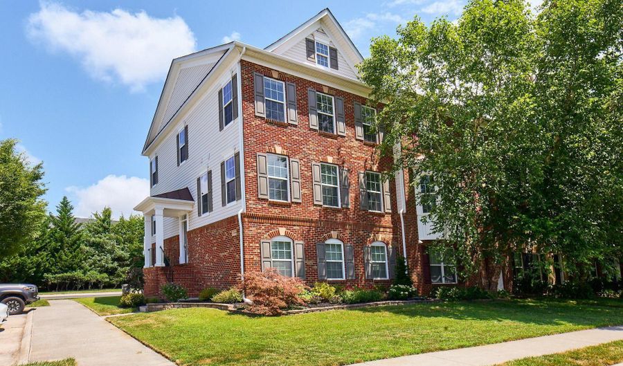 25066 CROXLEY GREEN Sq, Aldie, VA 20105 - 3 Beds, 4 Bath