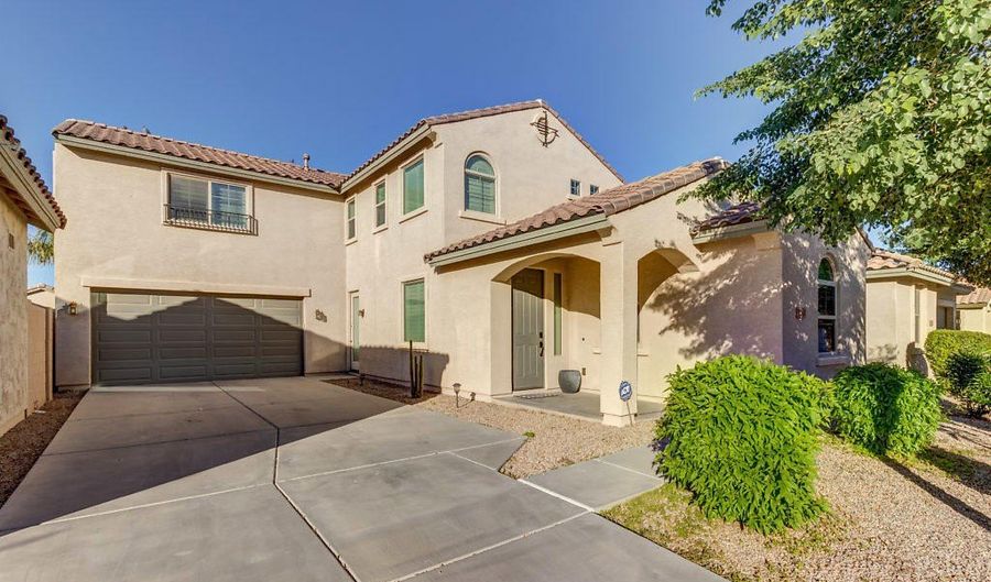 1704 W Pelican Dr, Chandler, AZ 85286 - 4 Beds, 3 Bath