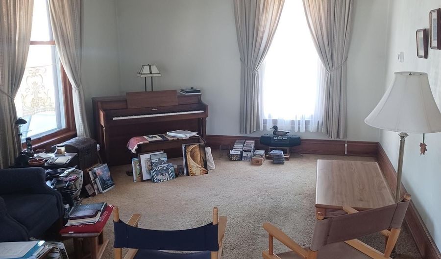 526 Comstock, Adrian, MI 49221 - 4 Beds, 2 Bath