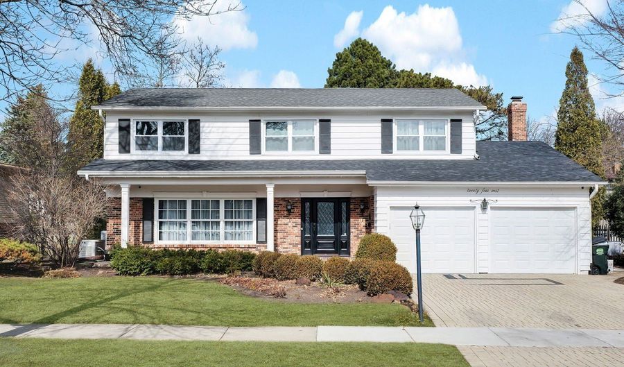 24 W Berkley Dr, Arlington Heights, IL 60004 - 4 Beds, 3 Bath