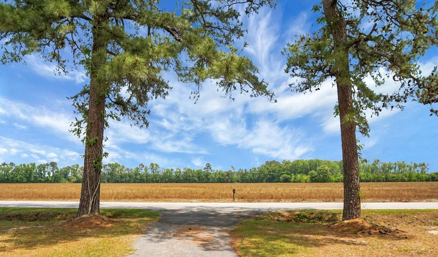 605 Country Club Rd, Andrews, SC 29510 - 3 Beds, 2 Bath