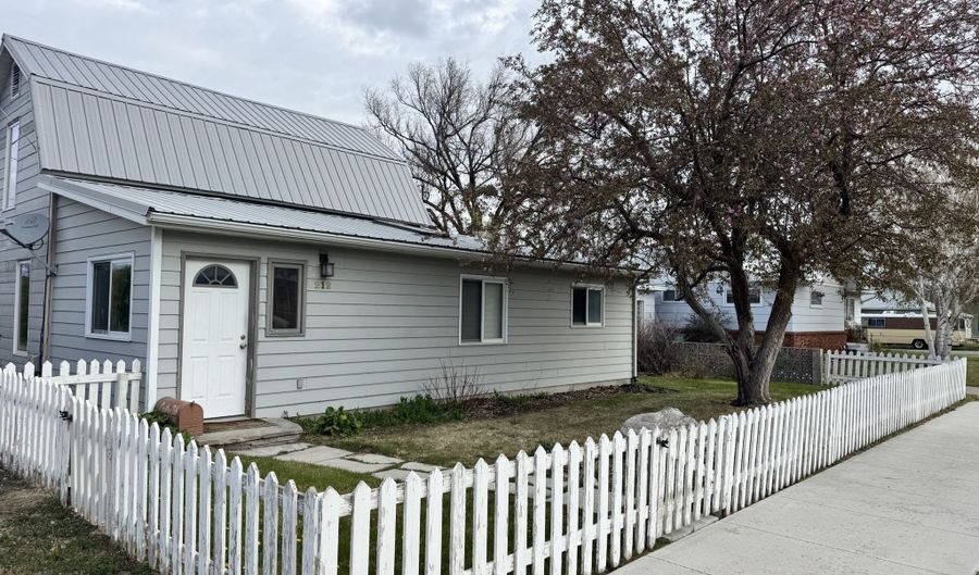 212 E 3rd Ave, Big Timber, MT 59011 - 3 Beds, 2 Bath