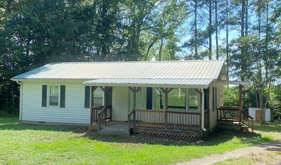 10671 Buggs Island Rd, Baskerville, VA 23915 - 3 Beds, 1 Bath