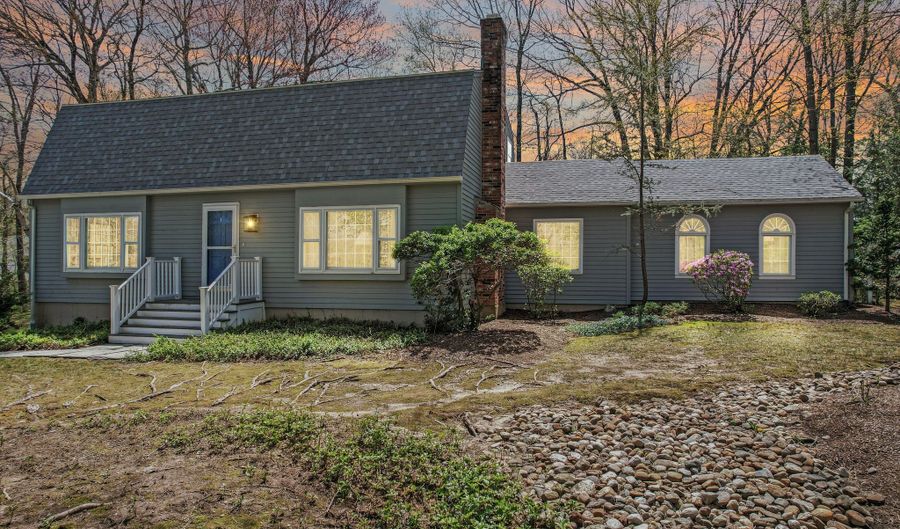 7 Partridge Ln, Burlington, CT 06013 - 4 Beds, 3 Bath