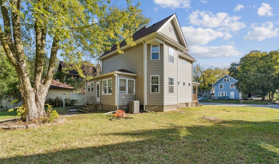 715 Grand Ave, Ames, IA 50010 - 3 Beds, 3 Bath