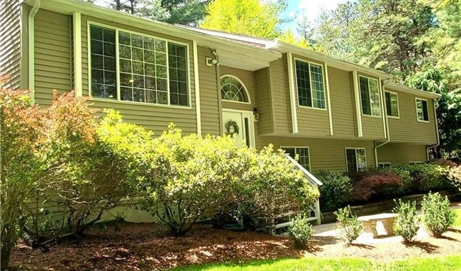 12 Ayoho Rd, Coventry, RI 02816 - 3 Beds, 4 Bath