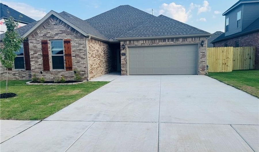 7003 High Meadow Blvd, Bentonville, AR 72713 - 4 Beds, 2 Bath