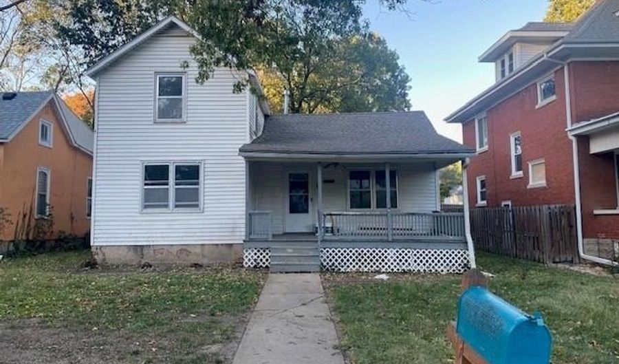 1025 Laramie St, Atchison, KS 66002 - 4 Beds, 1 Bath
