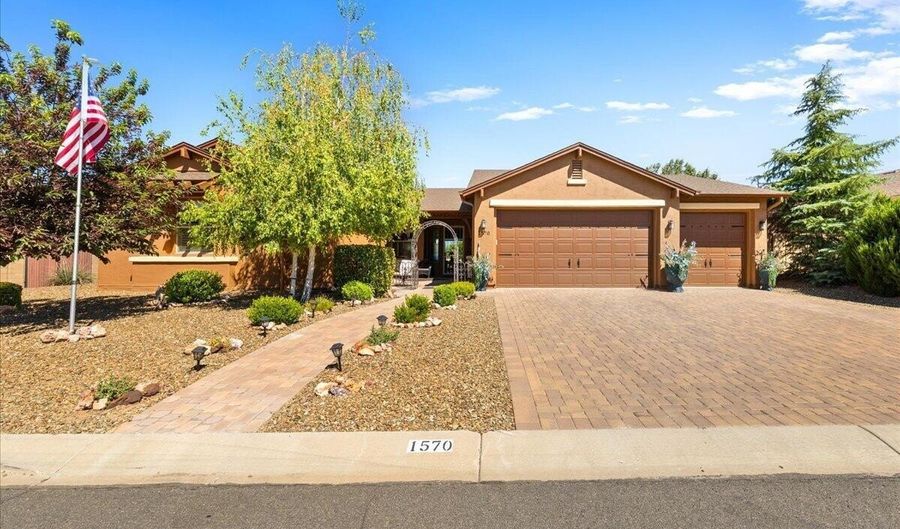 1570 E Yorkshire Ave, Chino Valley, AZ 86323 - 3 Beds, 3 Bath