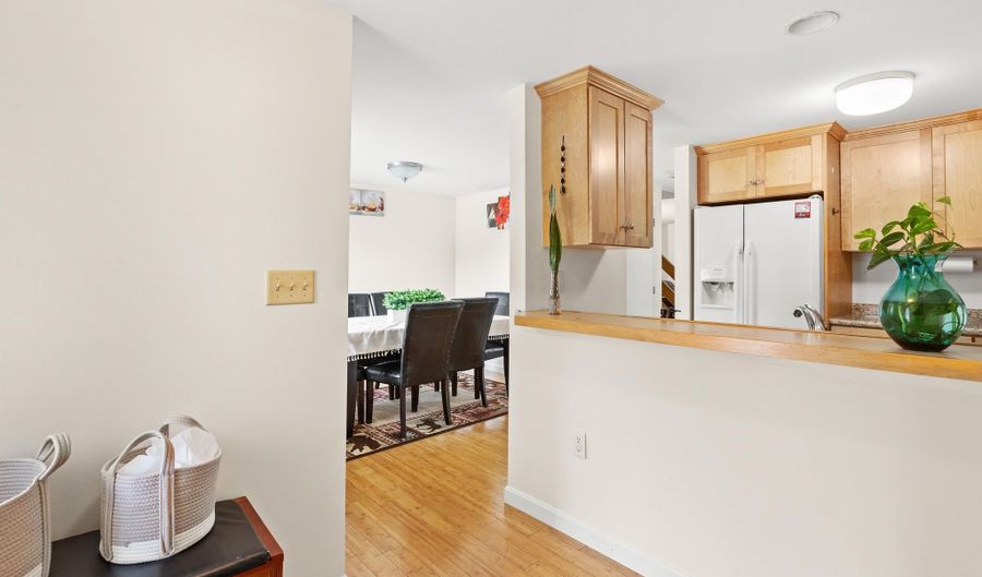 10 Rockingham Ct, Bedford, NH 03110 - 3 Beds, 2 Bath