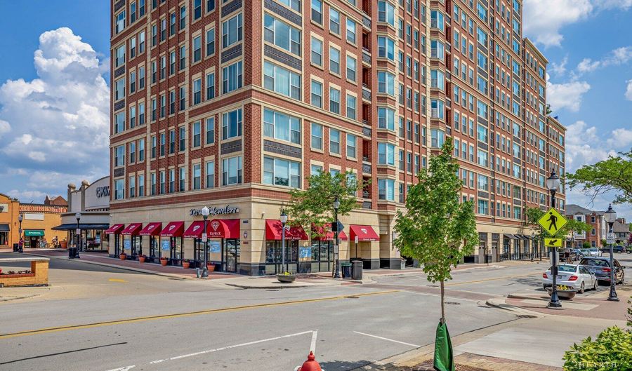 77 S Evergreen Ave 403, Arlington Heights, IL 60005 - 2 Beds, 2 Bath