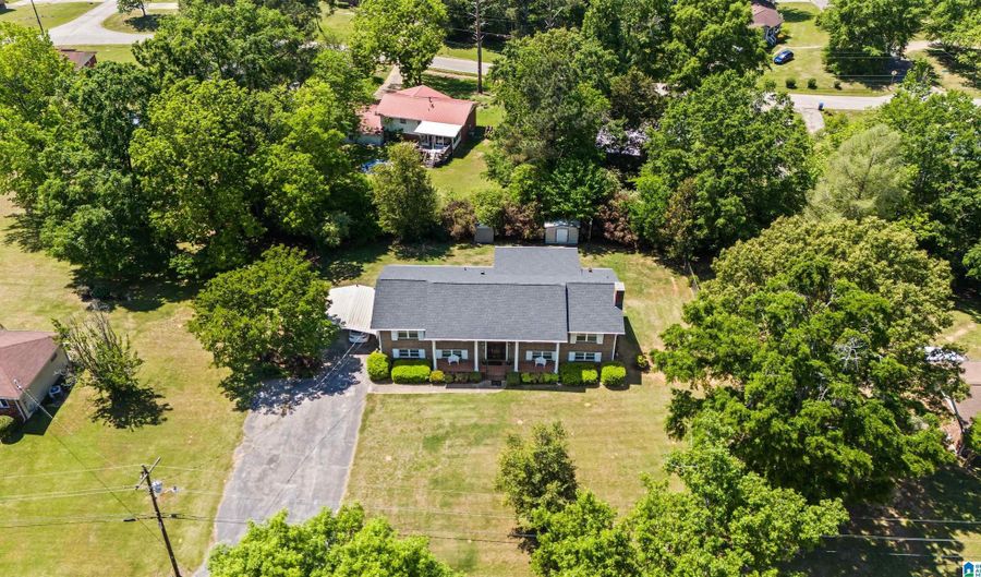 5608 LONGVIEW Dr, Adamsville, AL 35005 - 5 Beds, 3 Bath
