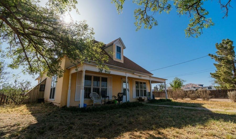 603 N 11th St, Alpine, TX 79830 - 3 Beds, 2 Bath