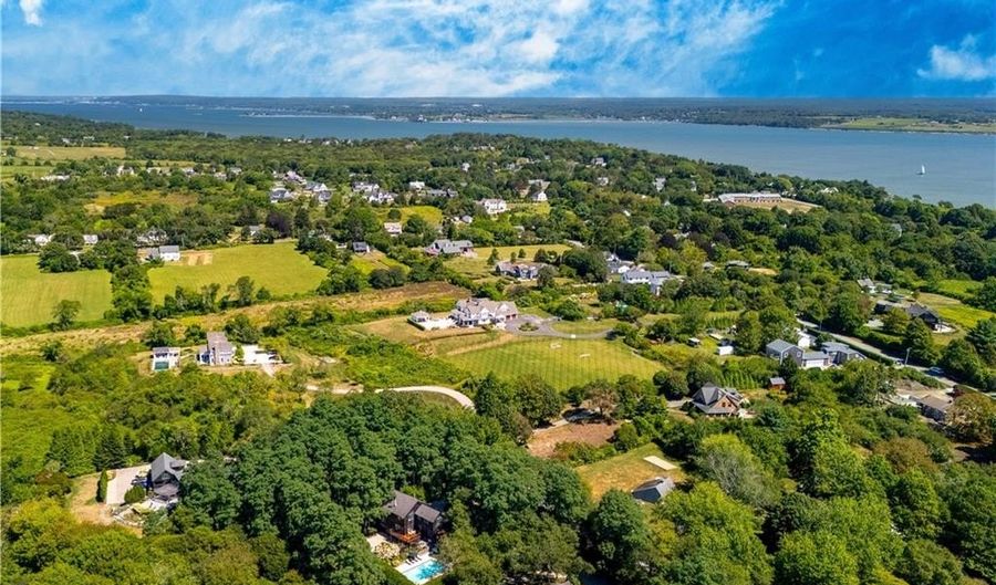 72 Summerfield Ln, Middletown, RI 02842 - 4 Beds, 4 Bath