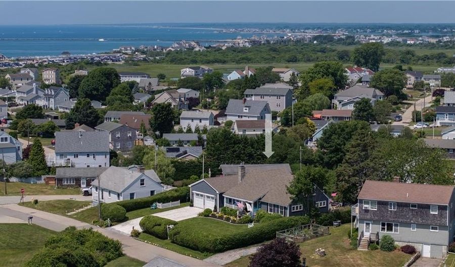 9 Dudley Dr, Narragansett, RI 02882 - 4 Beds, 2 Bath