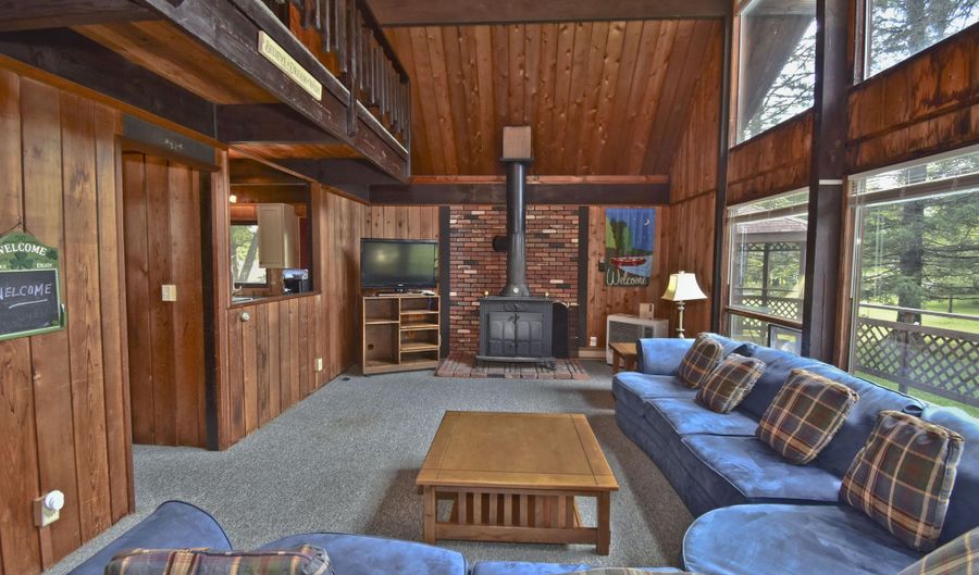 37 Lakeview Dr, Albrightsville, PA 18210 - 4 Beds, 2 Bath