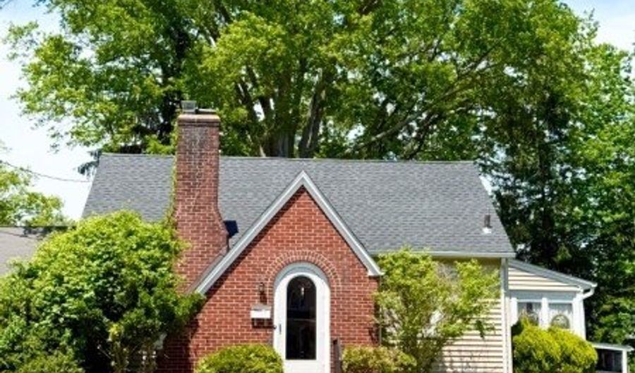 301 Hickory Ave, Bergenfield, NJ 07621 - 3 Beds, 1 Bath