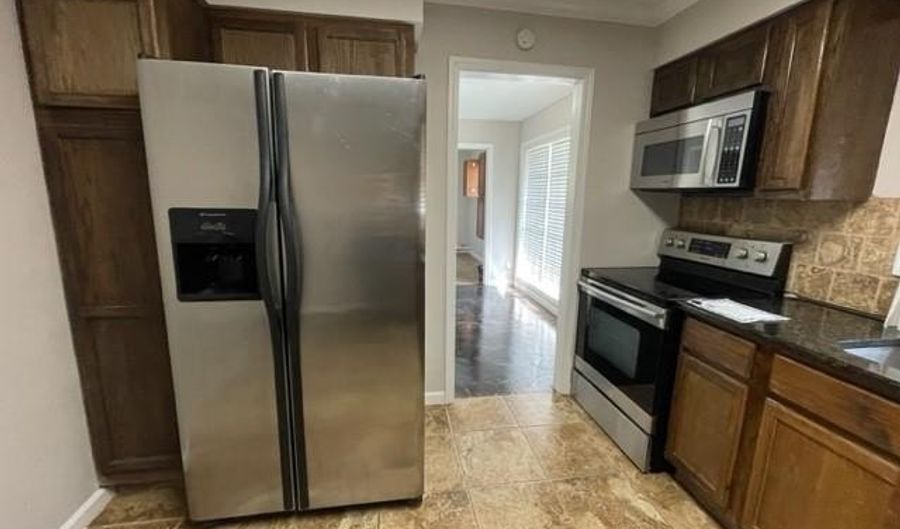 2004 ROANOKE St, Alexandria, LA 71301 - 3 Beds, 2 Bath