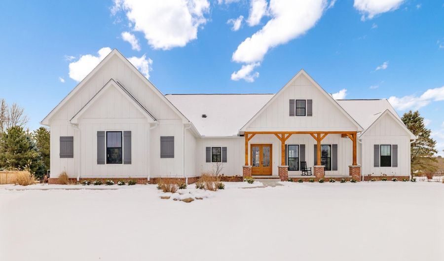 21572 34 Mile, Armada, MI 48005 - 4 Beds, 4 Bath