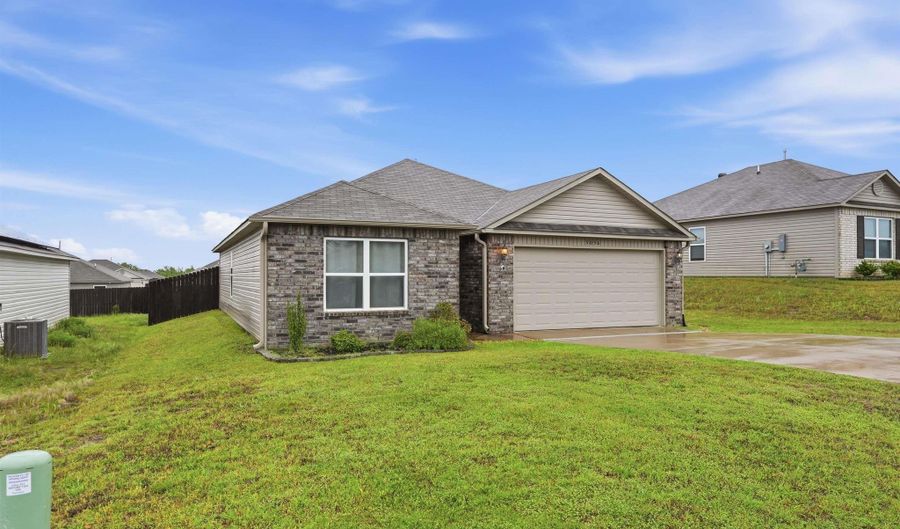 5056 Red Fox Trl, Bauxite, AR 72011 - 3 Beds, 2 Bath