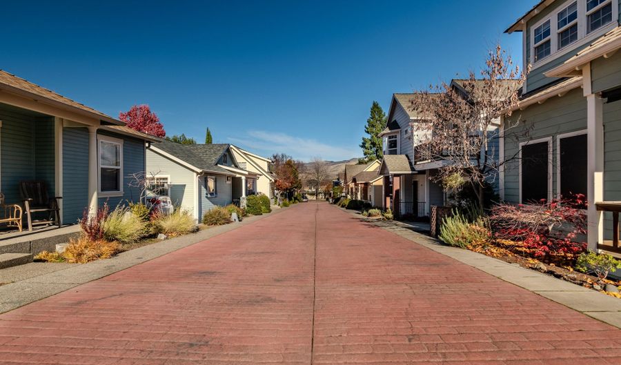 246 9th St Aly, Ashland, OR 97520 - 2 Beds, 2 Bath