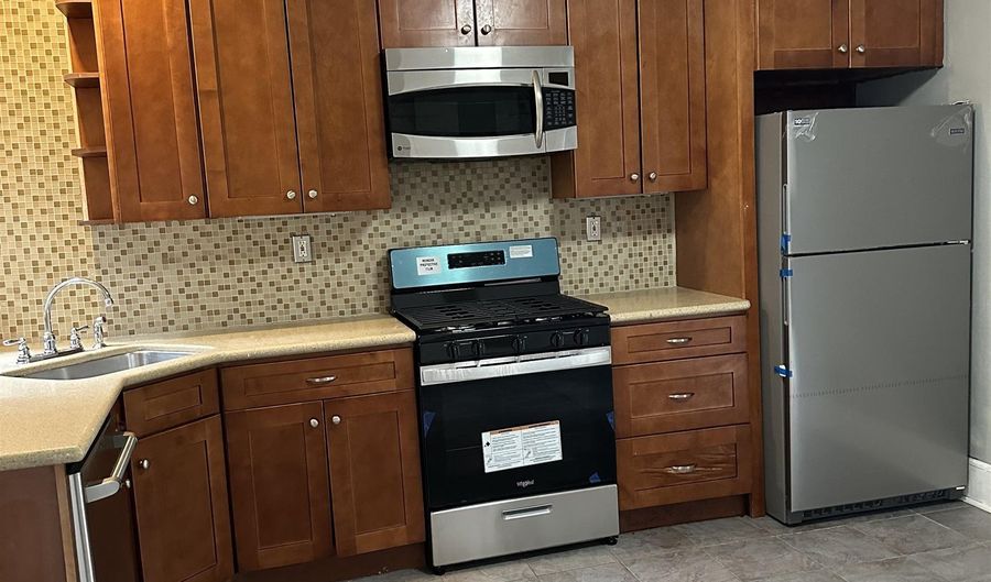 81 NEWMAN Ave, Bayonne, NJ 07002 - 1 Beds, 1 Bath