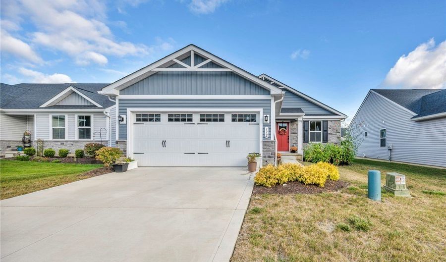 172 Eagle Cir, Amherst, OH 44001 - 2 Beds, 2 Bath