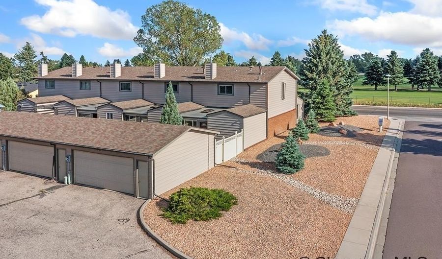 338 MANEWAL Dr, Cheyenne, WY 82009 - 3 Beds, 3 Bath