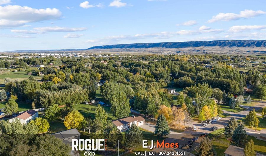 2019 N Yellow Creek Rd, Casper, WY 82604 - 5 Beds, 3 Bath