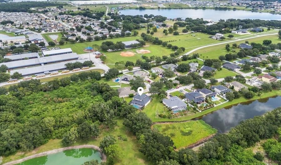 921 CLASSIC VIEW Dr, Auburndale, FL 33823 - 5 Beds, 5 Bath