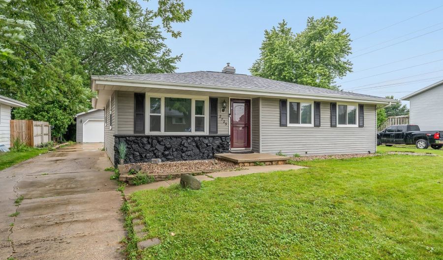 2725 S JACKSON St, Appleton, WI 54915 - 3 Beds, 1 Bath