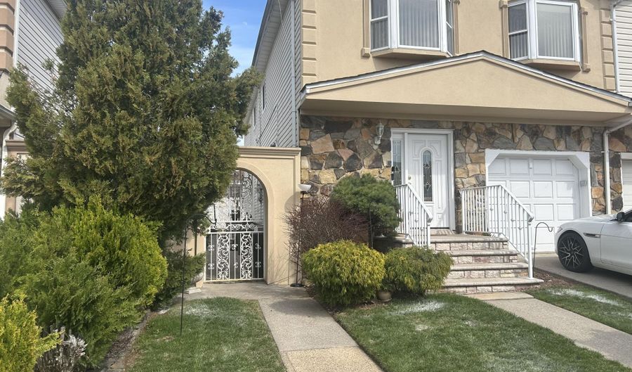 385 Brookfield Ave, Staten Island, NY 10308 - 5 Beds, 2 Bath