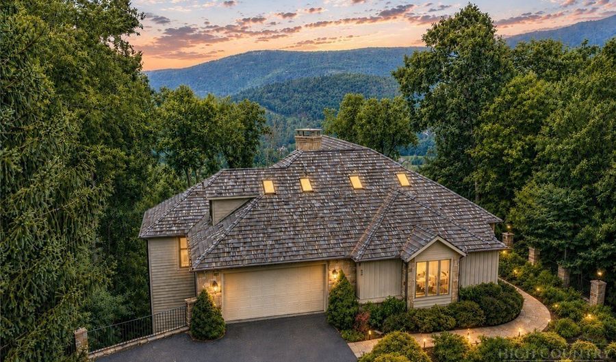 35 Crestview Ln, Banner Elk, NC 28604 - 4 Beds, 5 Bath