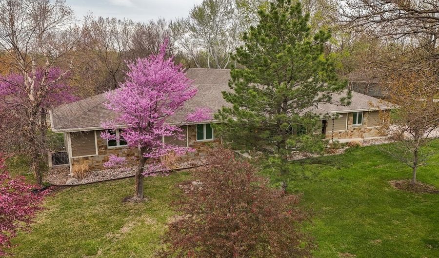 9463 SW Lois Rd, Andover, KS 67002 - 5 Beds, 4 Bath