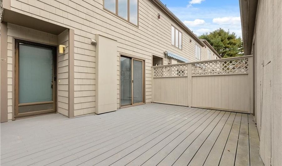 71 Sea Breeze Ln 71, Bristol, RI 02809 - 2 Beds, 3 Bath