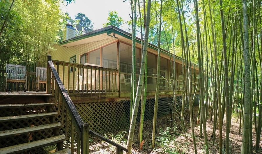 407 Lakeshore Dr, Bainbridge, GA 39819 - 3 Beds, 2 Bath