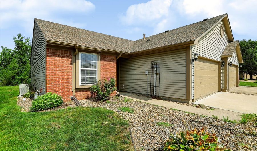 7246 Registry Dr, Indianapolis, IN 46217 - 2 Beds, 2 Bath