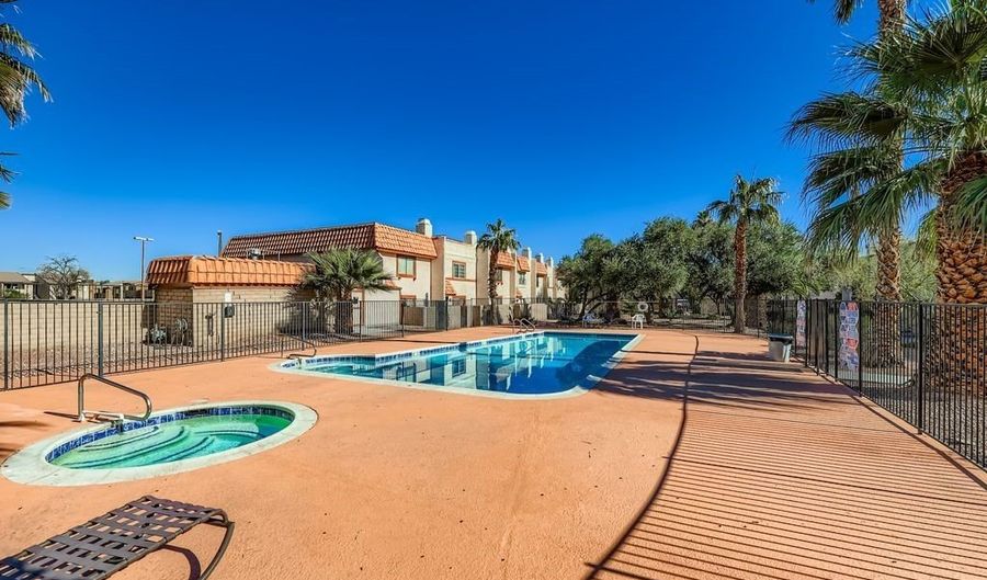 5470 S Maryland Pkwy, Las Vegas, NV 89119 - 2 Beds, 3 Bath