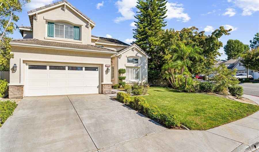 8705 E Running Spgs, Anaheim, CA 92808 - 4 Beds, 3 Bath