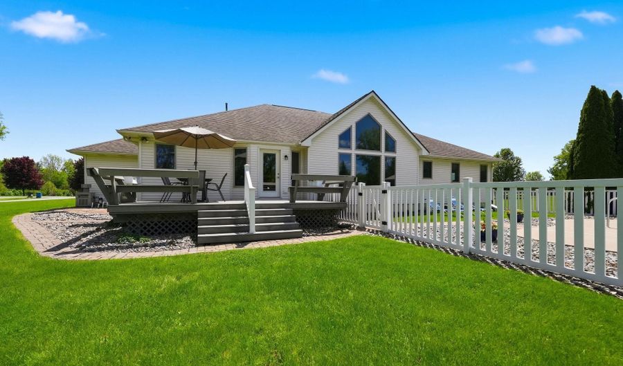7833 Garman Rd, Auburn, IN 46706 - 3 Beds, 3 Bath
