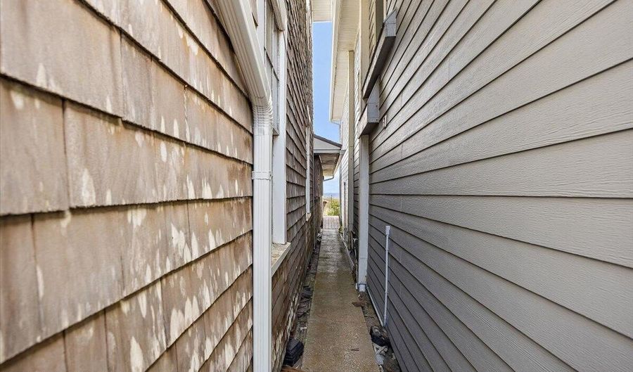 517 BEACH Ave, Atlantic Beach, FL 32233 - 4 Beds, 2 Bath