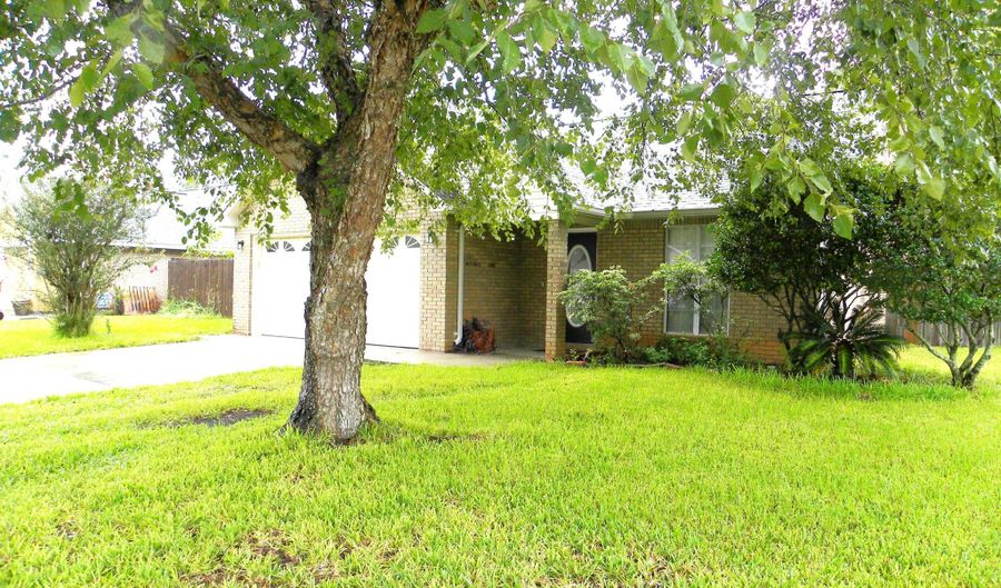 2084 Carolwood Dr, Biloxi, MS 39532 - 3 Beds, 2 Bath