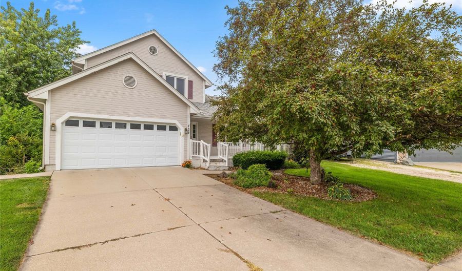 725 11th St SE, Altoona, IA 50009 - 3 Beds, 3 Bath