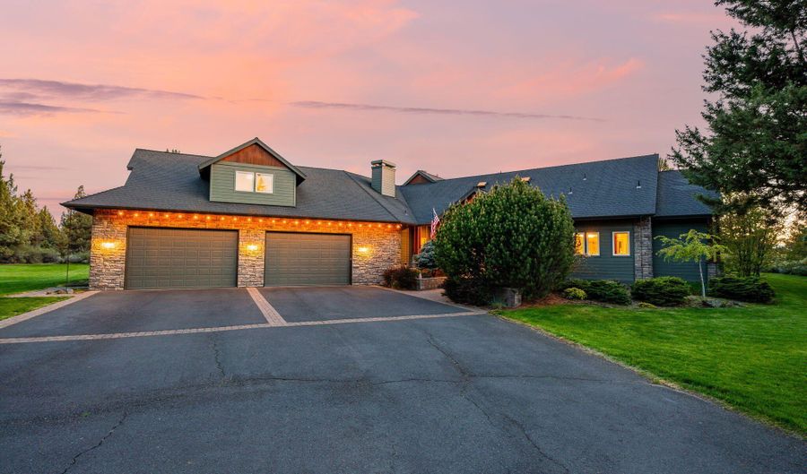 20960 Royal Oak Cir, Bend, OR 97701 - 4 Beds, 4 Bath
