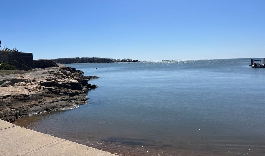 245 Alps Rd, Branford, CT 06405 - 2 Beds, 1 Bath