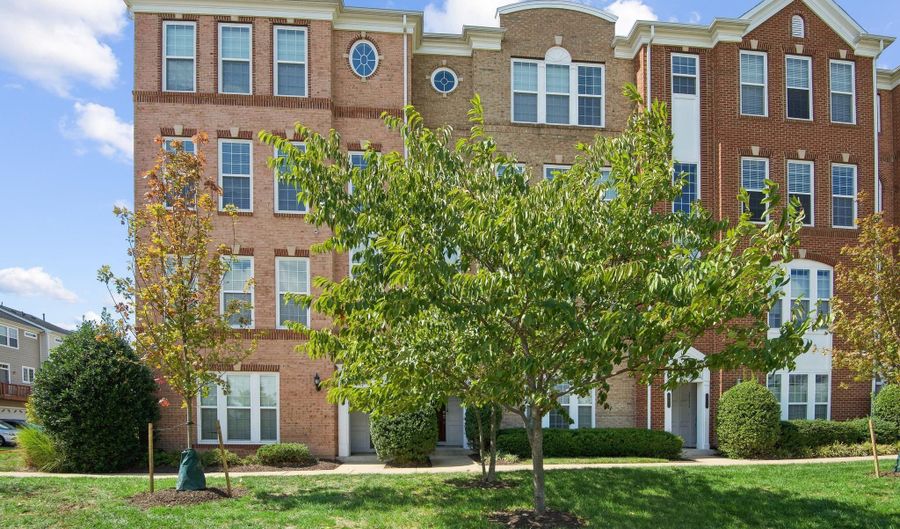 20660 SIBBALD Sq, Ashburn, VA 20147 - 3 Beds, 3 Bath