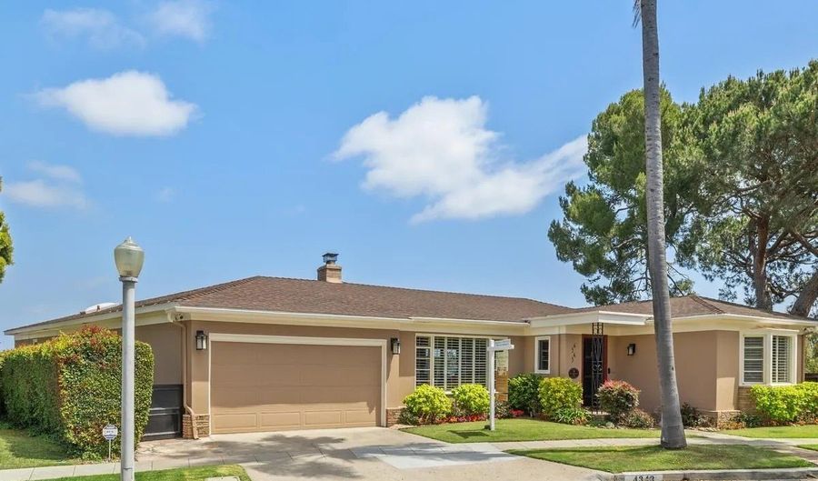 4343 Ridgeway Dr, San Diego, CA 92116 - 4 Beds, 4 Bath