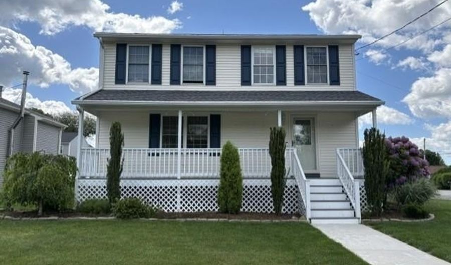 42 Chestnut St, Cumberland, RI 02864 - 3 Beds, 2 Bath