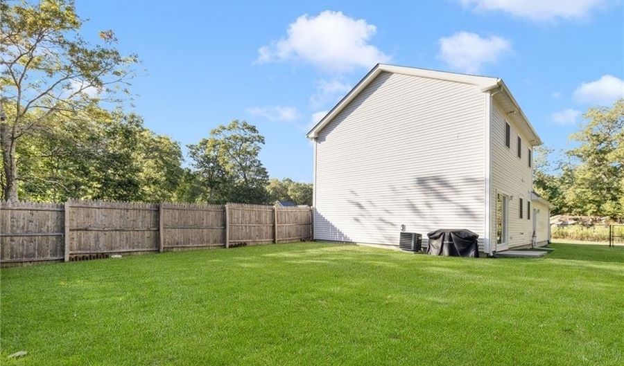 3 Victory Falls Rd, Coventry, RI 02827 - 3 Beds, 3 Bath